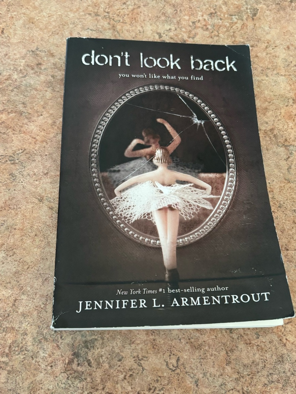 Don't Look Back by Jennifer L. Armentrout - paperback